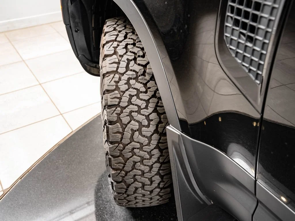 Used 2023 Black Land Rover S image 50