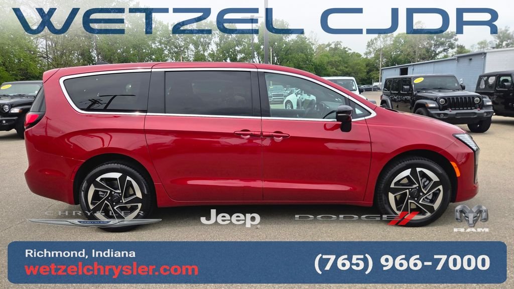 New 2027 Red Hot Pearl-Coat Exterior Paint Chrysler Limited image 7