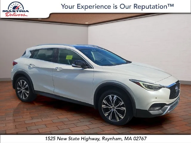 2017 INFINITI QX30 Premium