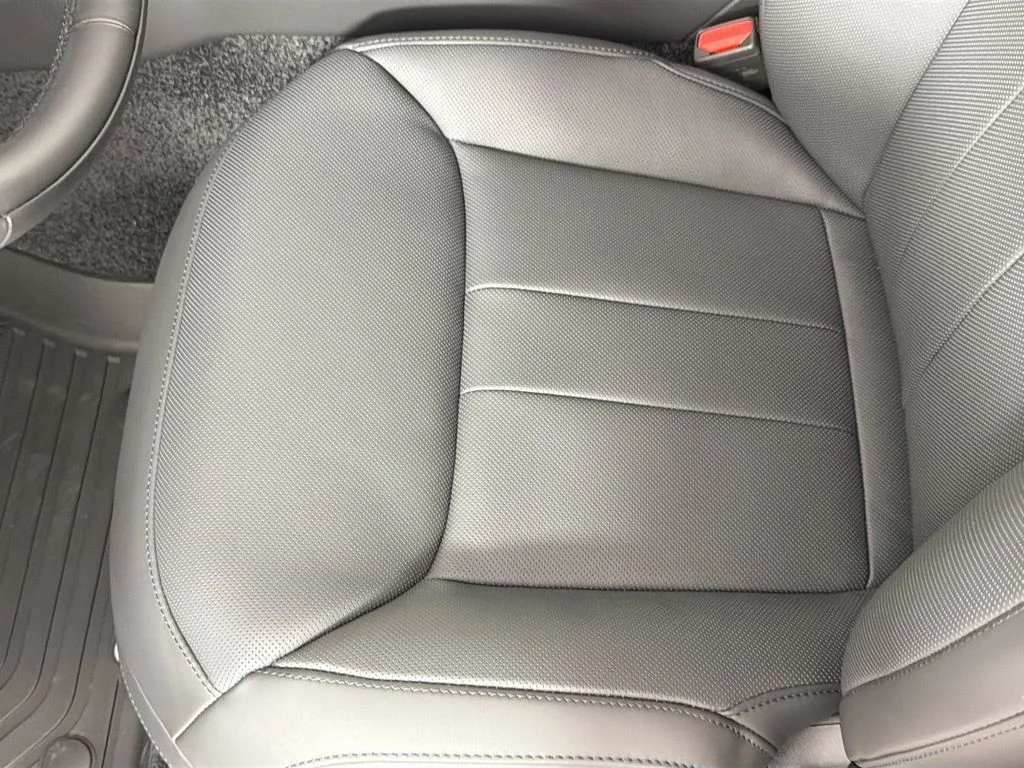New 2026 Carpathian Grey Land Rover SE image 20