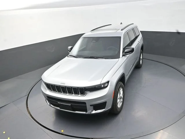 New 2026 Silver Zynith Exterior Paint Jeep Laredo image 13