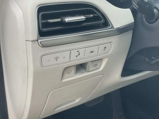 Used 2022 White Hyundai Calligraphy image 12