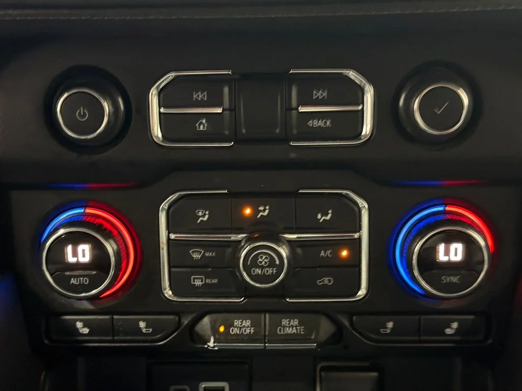 Used 2021 Black Chevrolet Z71 image 17