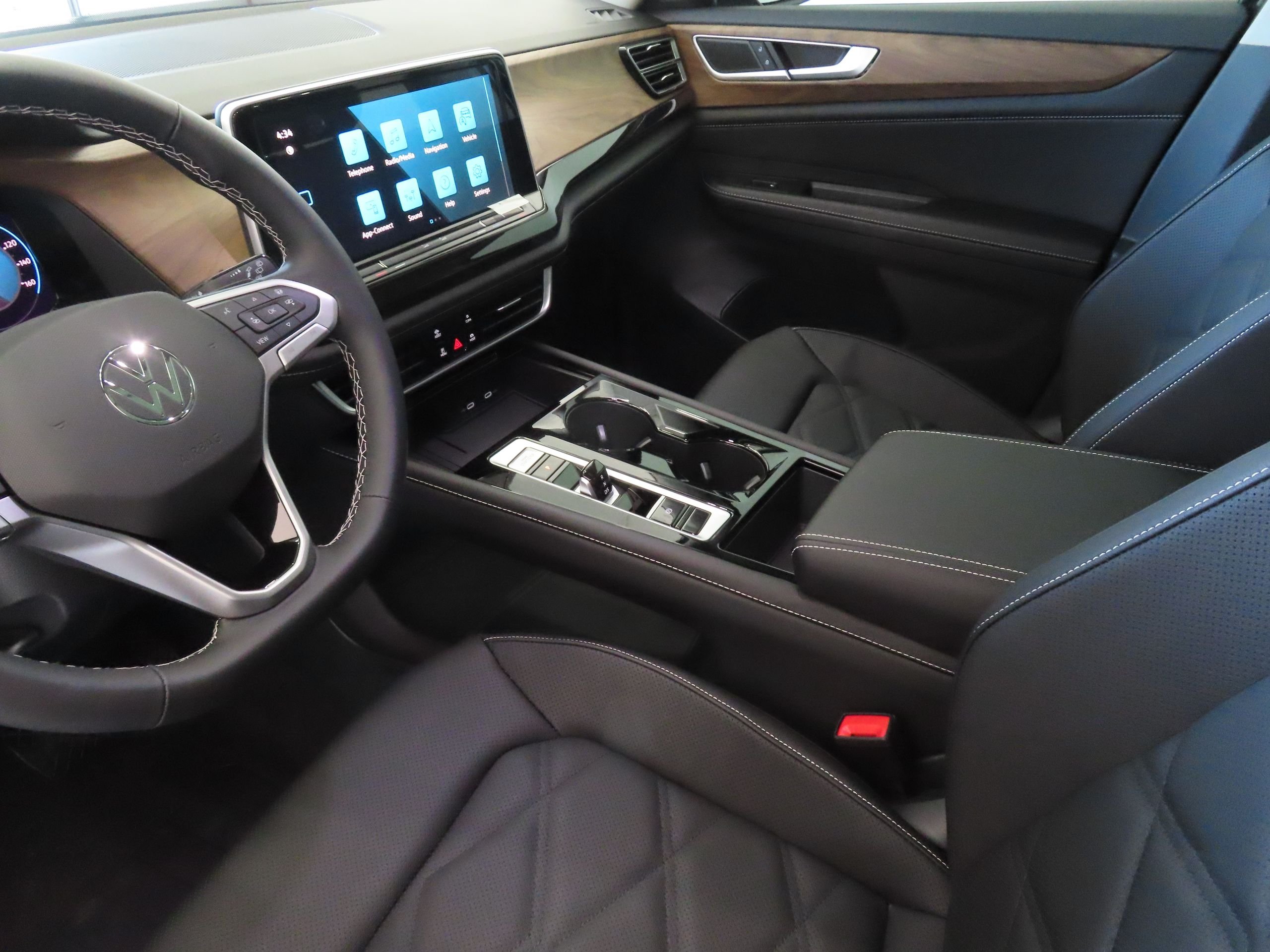 New 2026 Black Volkswagen 2.0T SE w/Technology image 21