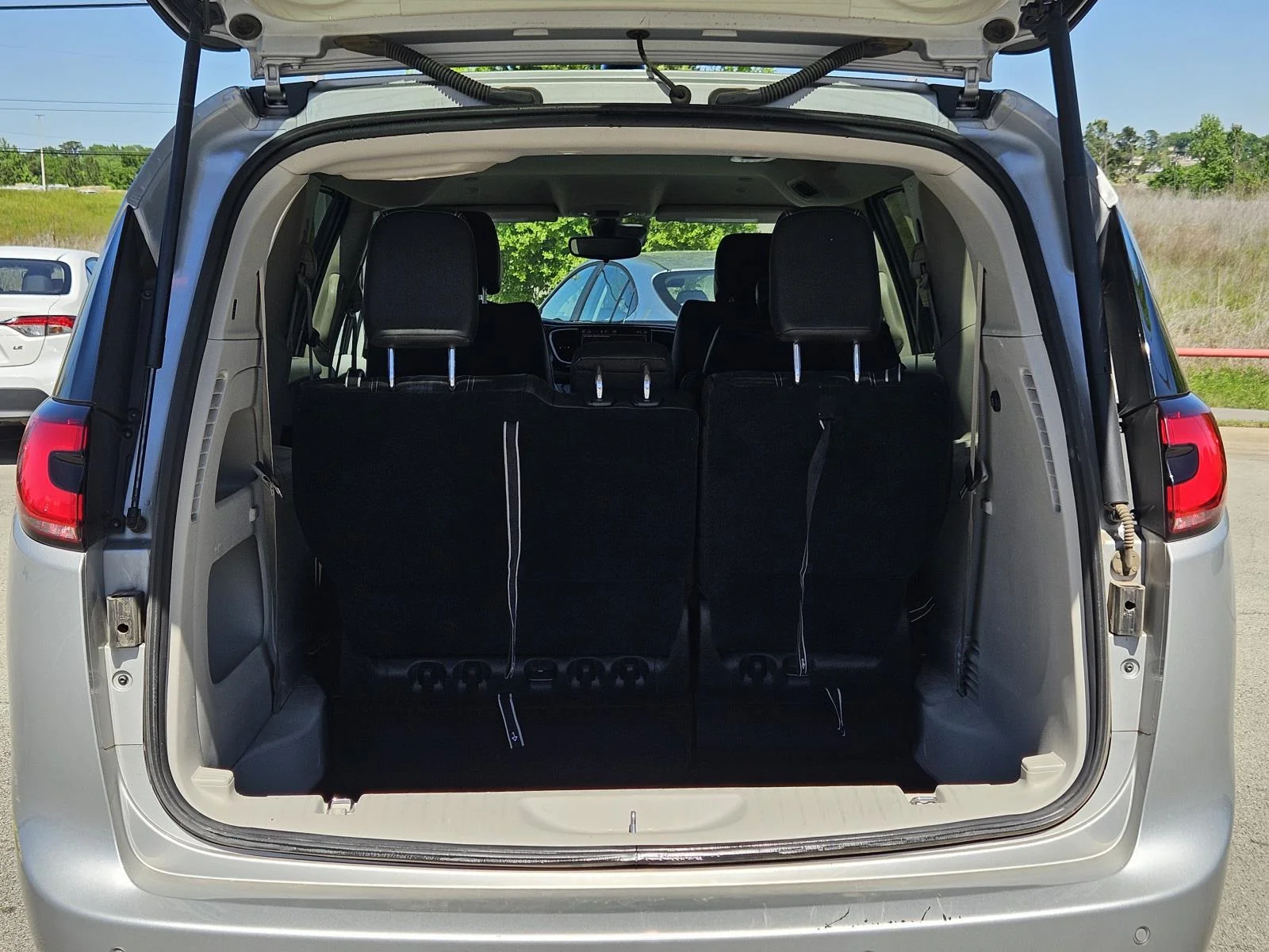 2024 Chrysler Pacifica Touring L - Photo 9