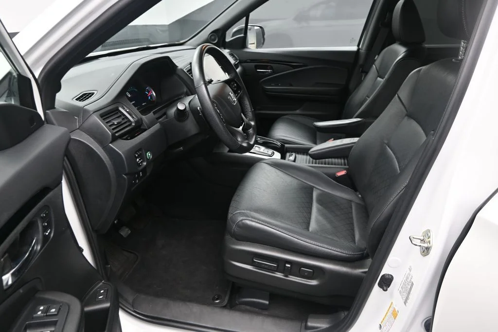 Used 2020 Platinum White Pearl Honda Touring image 16