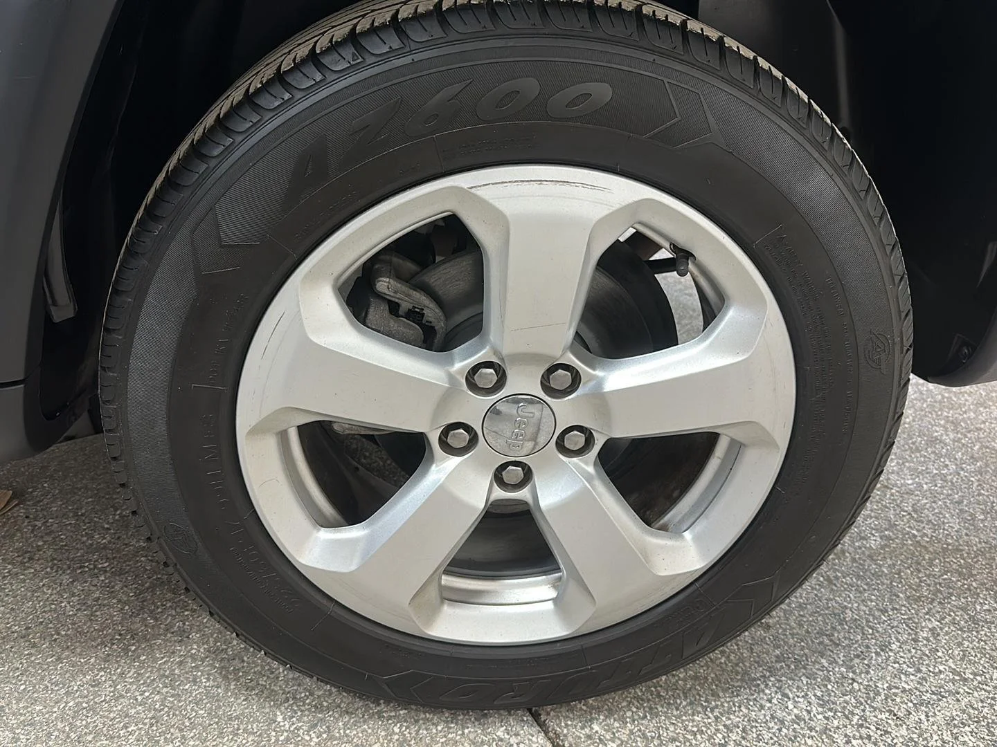Used 2018 Laser Blue Pearlcoat Jeep Latitude image 14