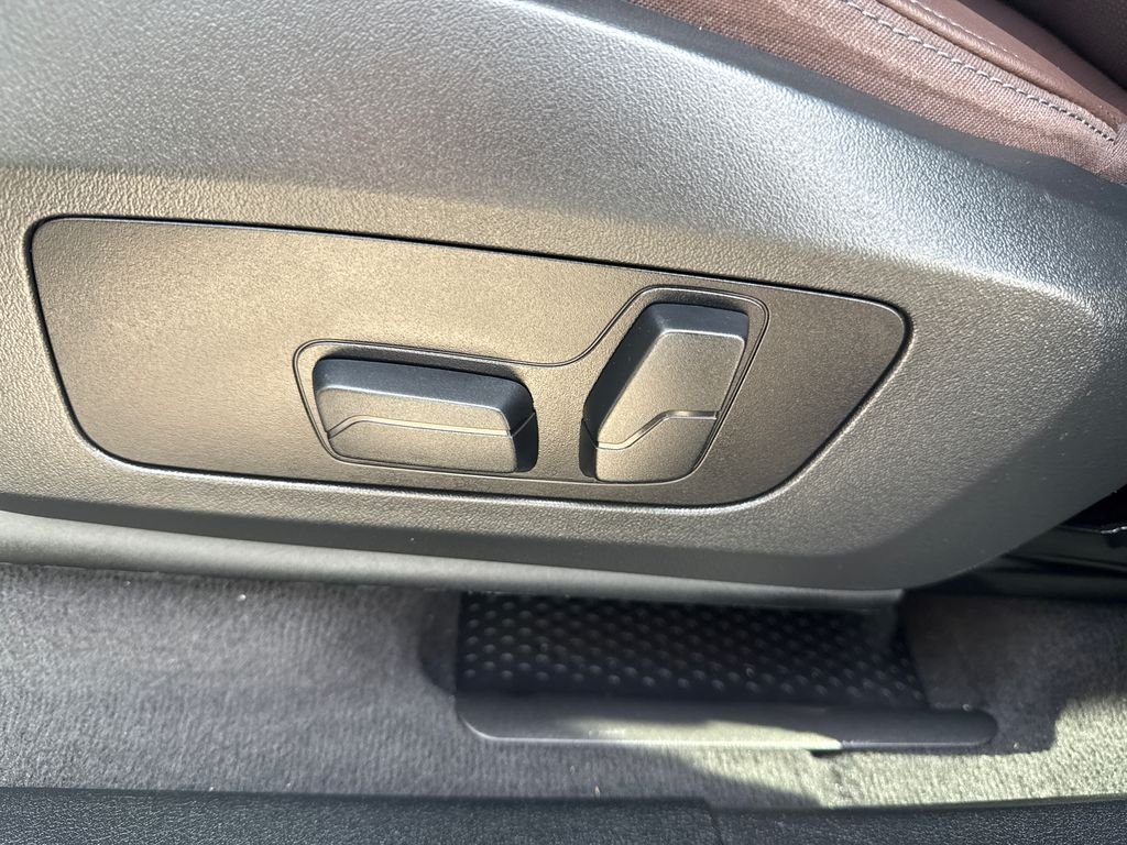 Used 2023 Gray BMW xDrive28i image 23