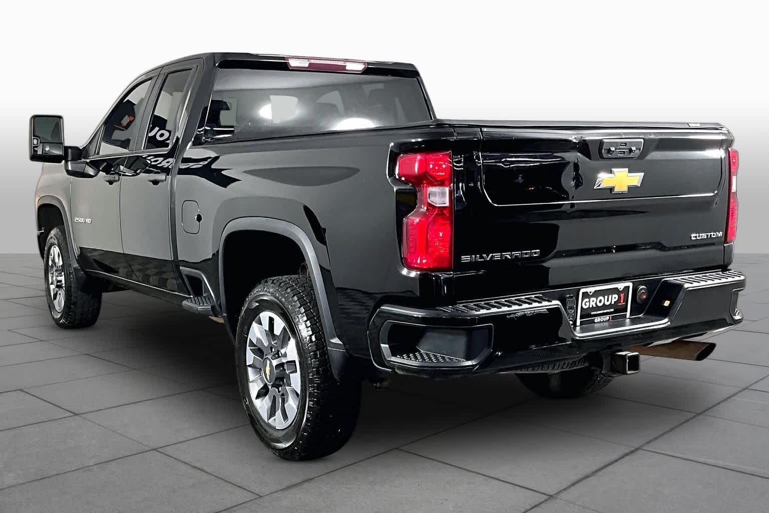 Used 2022 Black Chevrolet Custom image 12
