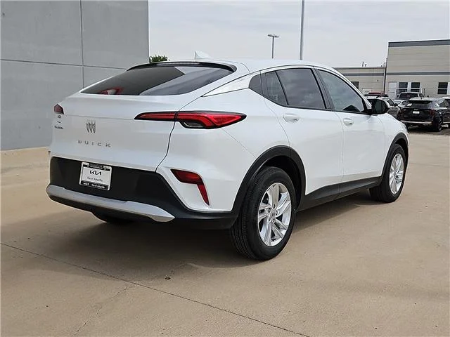 Used 2025 White Buick Preferred Front-Wheel Drive image 3