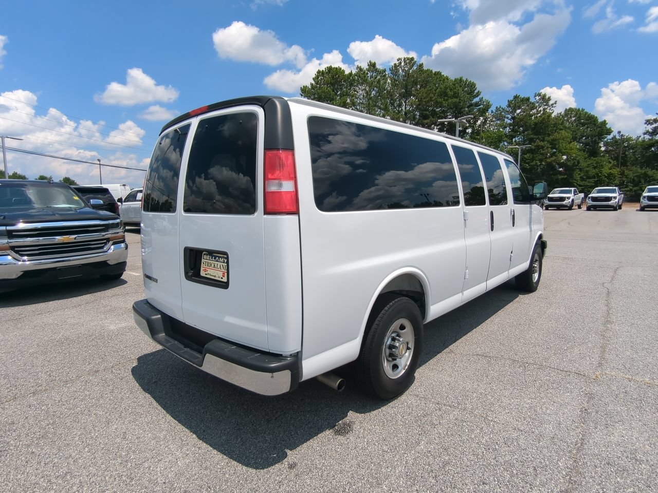 Used 2025 Summit White Chevrolet 1LT image 4