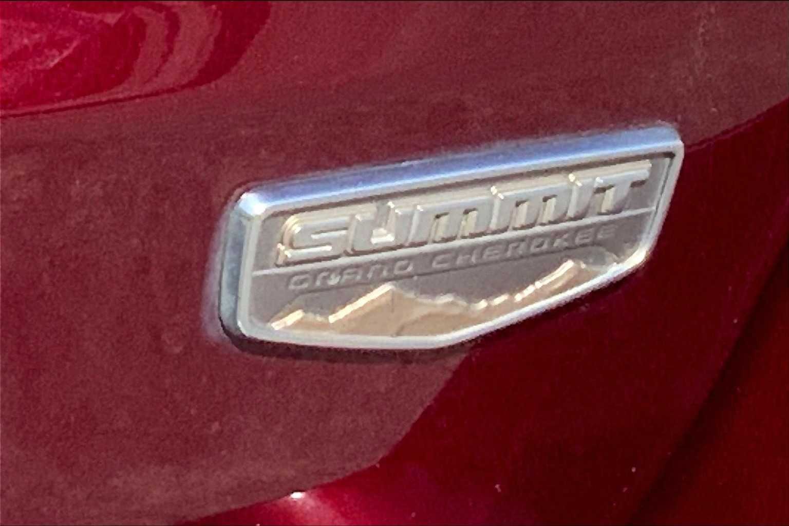 Used 2020 Velvet Red Pearlcoat Jeep Summit image 31