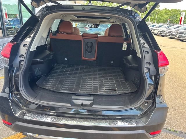 Certified Used 2017 Magnetic Black Nissan SL image 9
