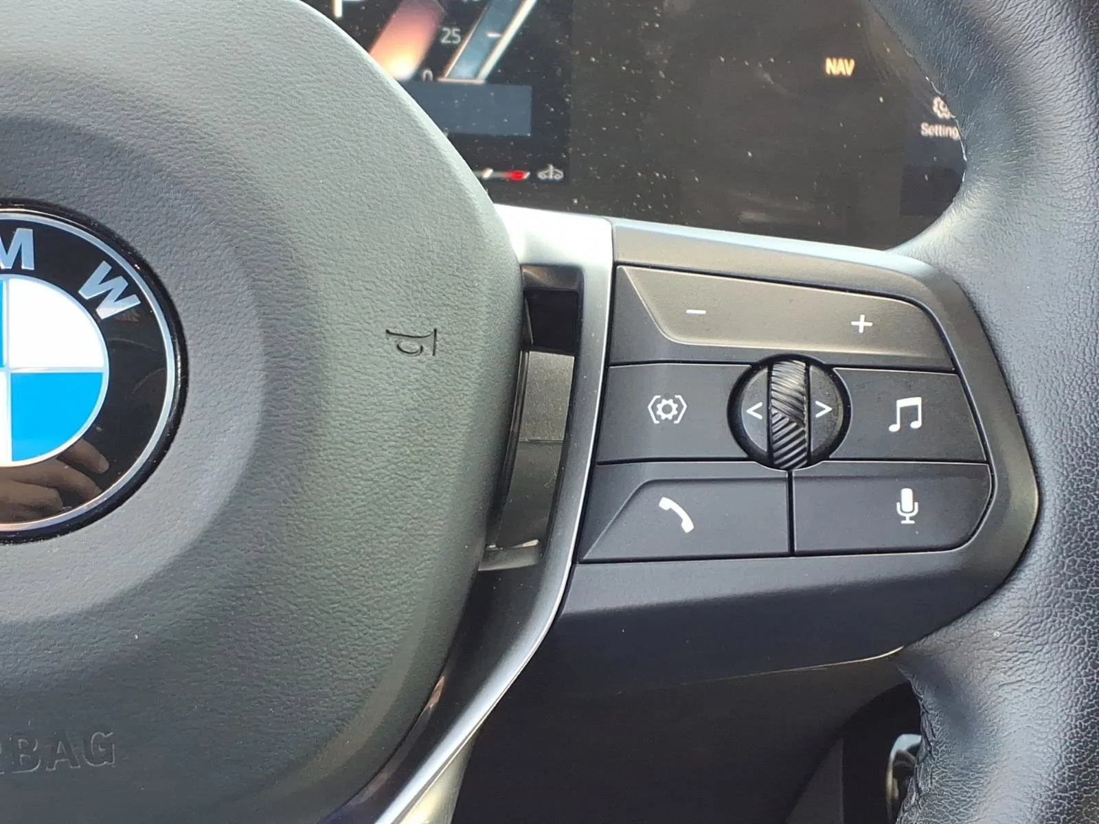 Used 2023 Black Sapphire Metallic BMW xDrive28i image 17