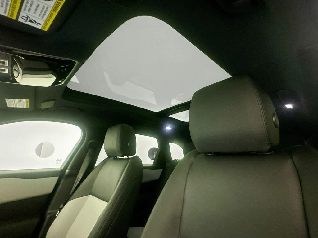New 2026 Santorini Black Land Rover Dynamic SE image 20