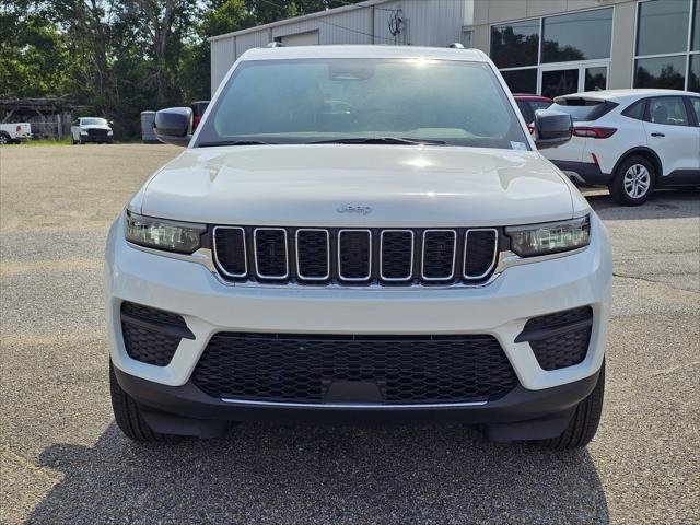 New 2026 Bright White Clear-Coat Exterior Paint Jeep Laredo image 2