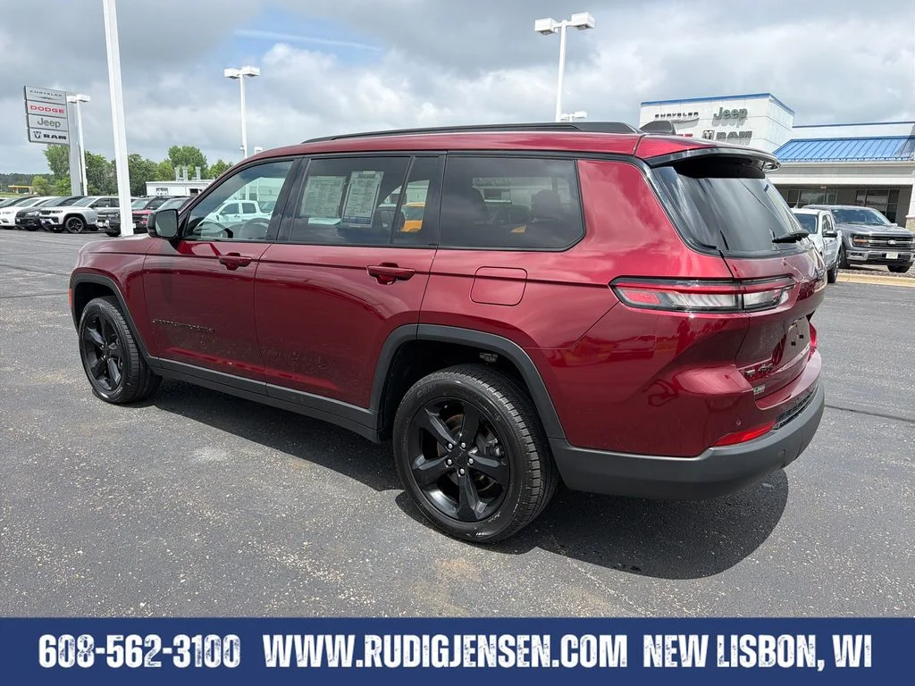 Used 2023 Velvet Red Pearlcoat Jeep Altitude image 3