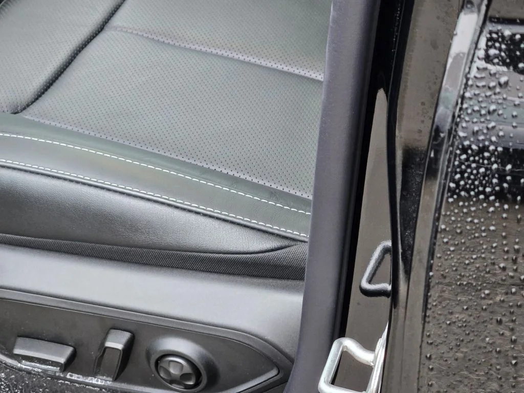 New 2026 Diamond Black Crystal Pearl-Coat Exterior Paint Jeep Limited Reserve image 24