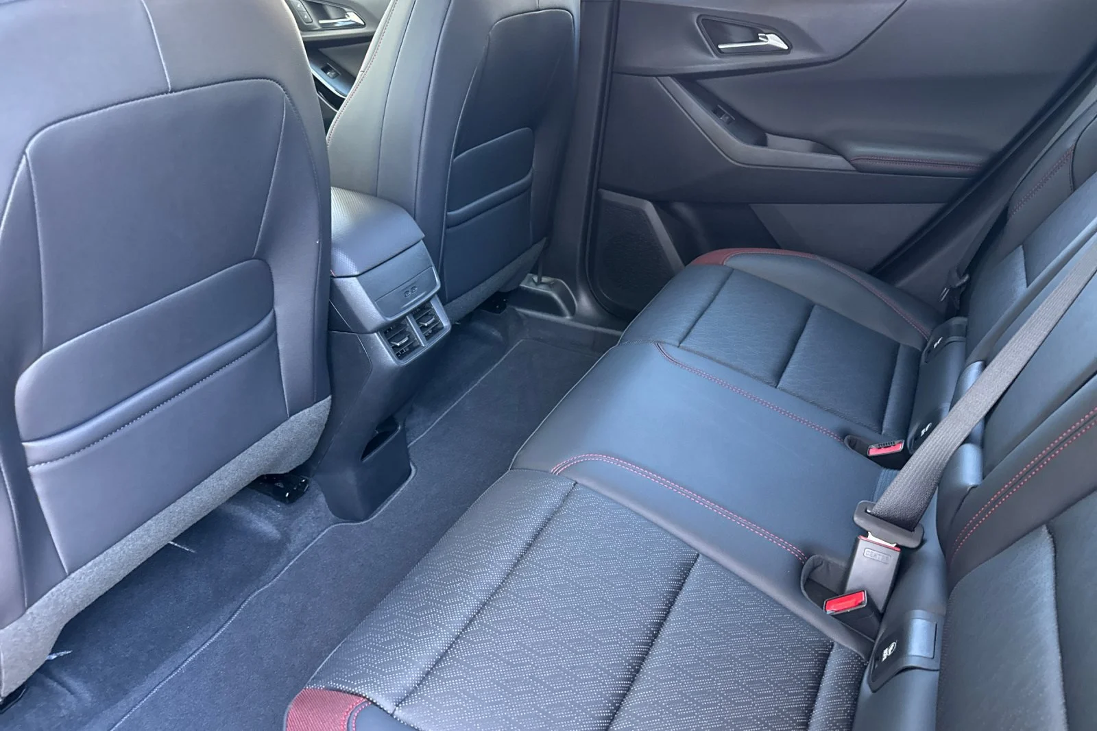 2027 Chevrolet Equinox RS - Photo 11