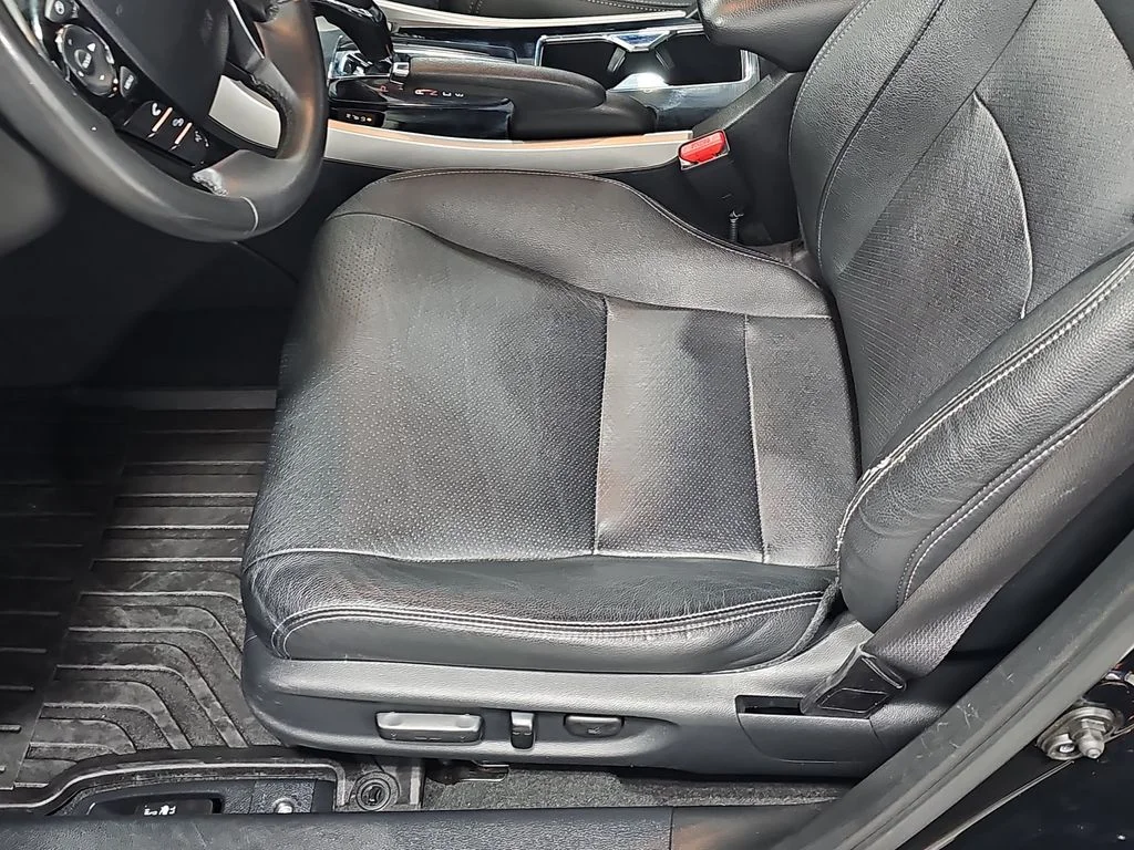 Used 2017  Honda EX-L image 29