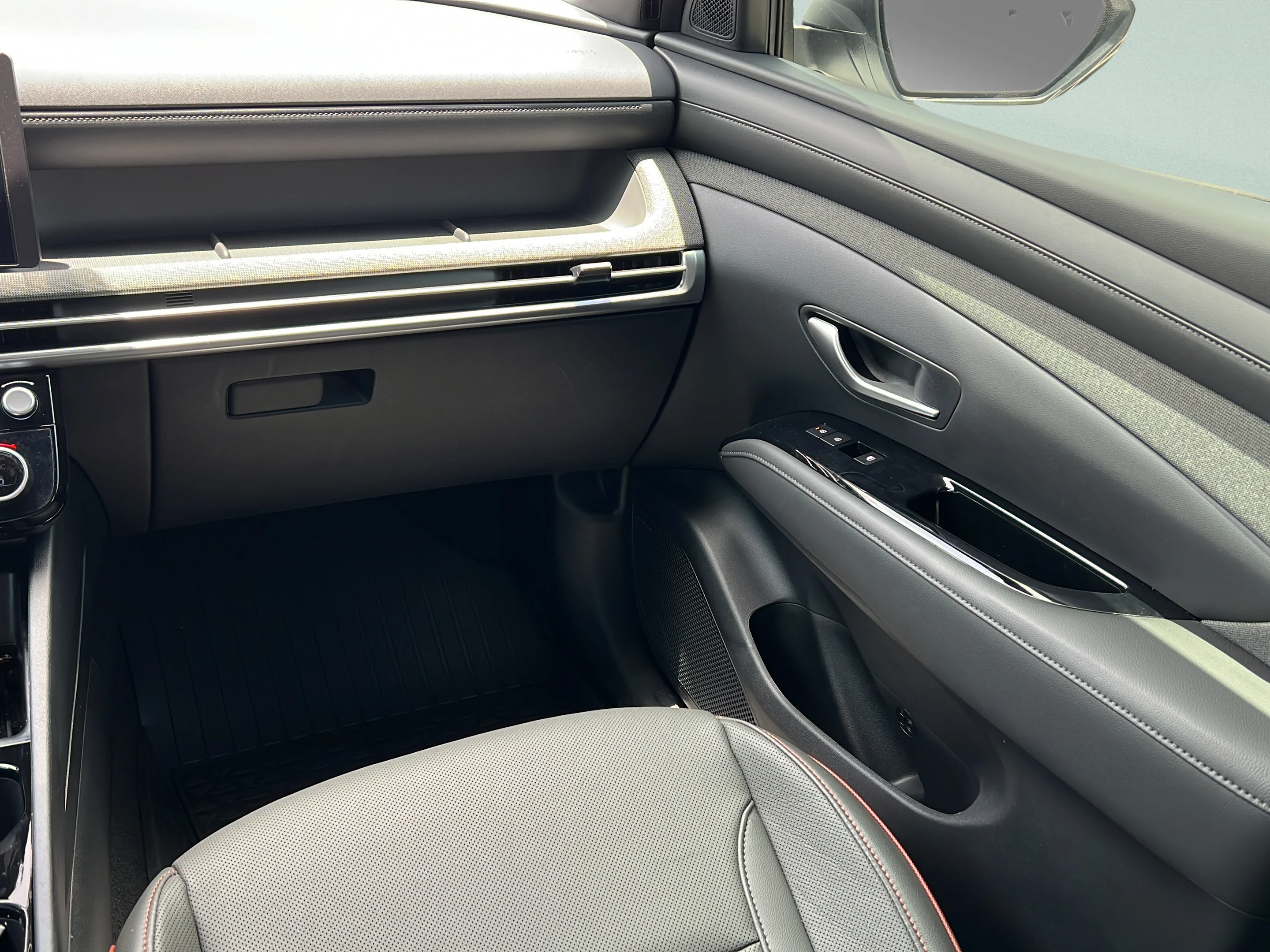 Used 2025 Atlas White Hyundai Limited image 13