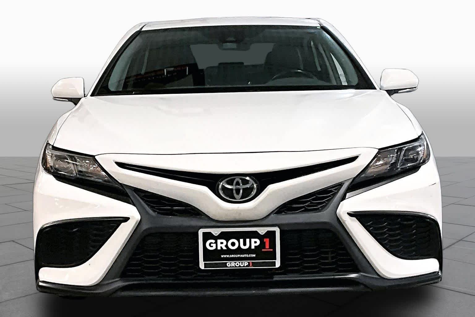 Used 2023 Ice Cap Toyota SE image 4