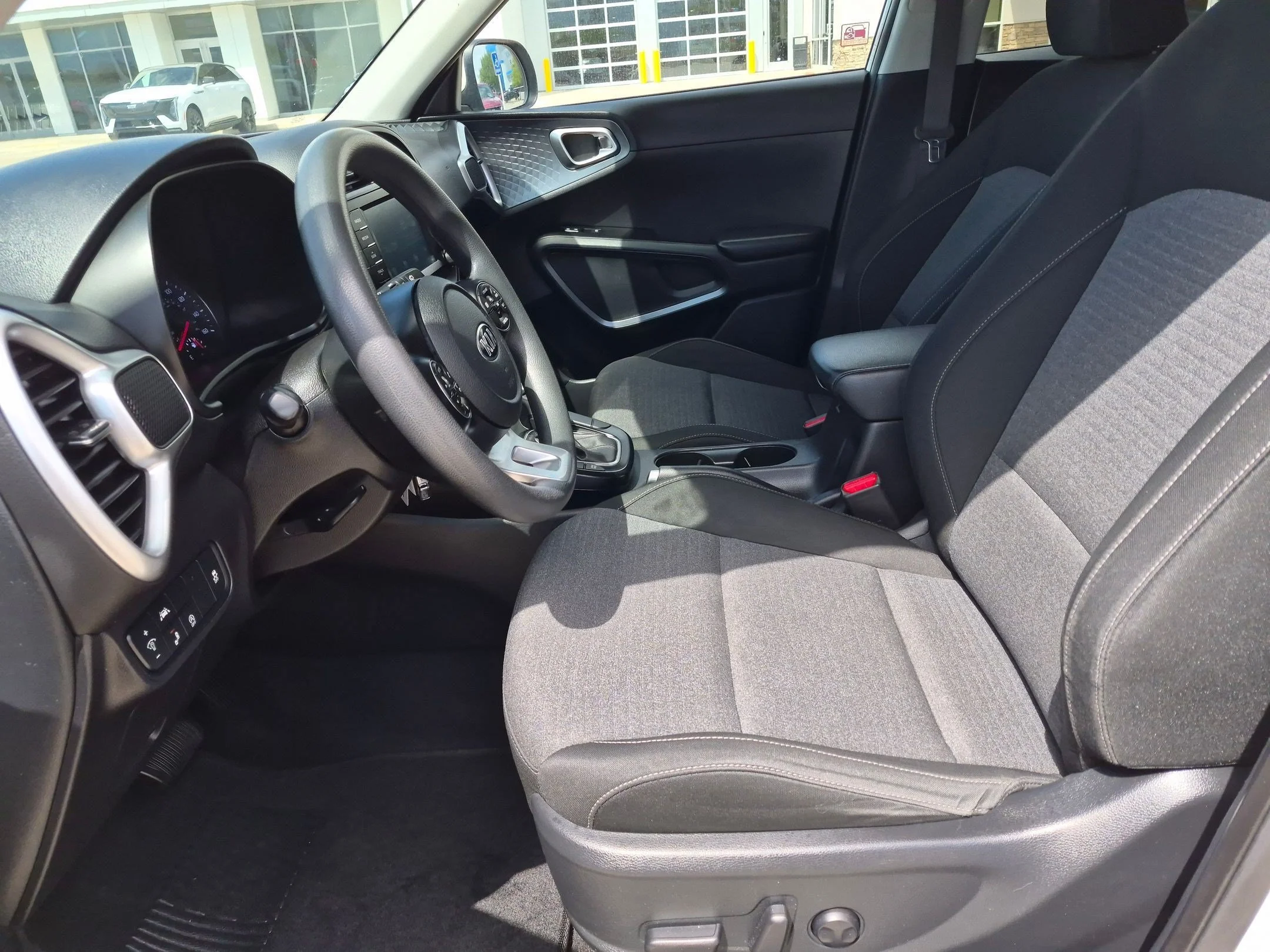 Used 2021 Snow White Pearl Kia S image 15
