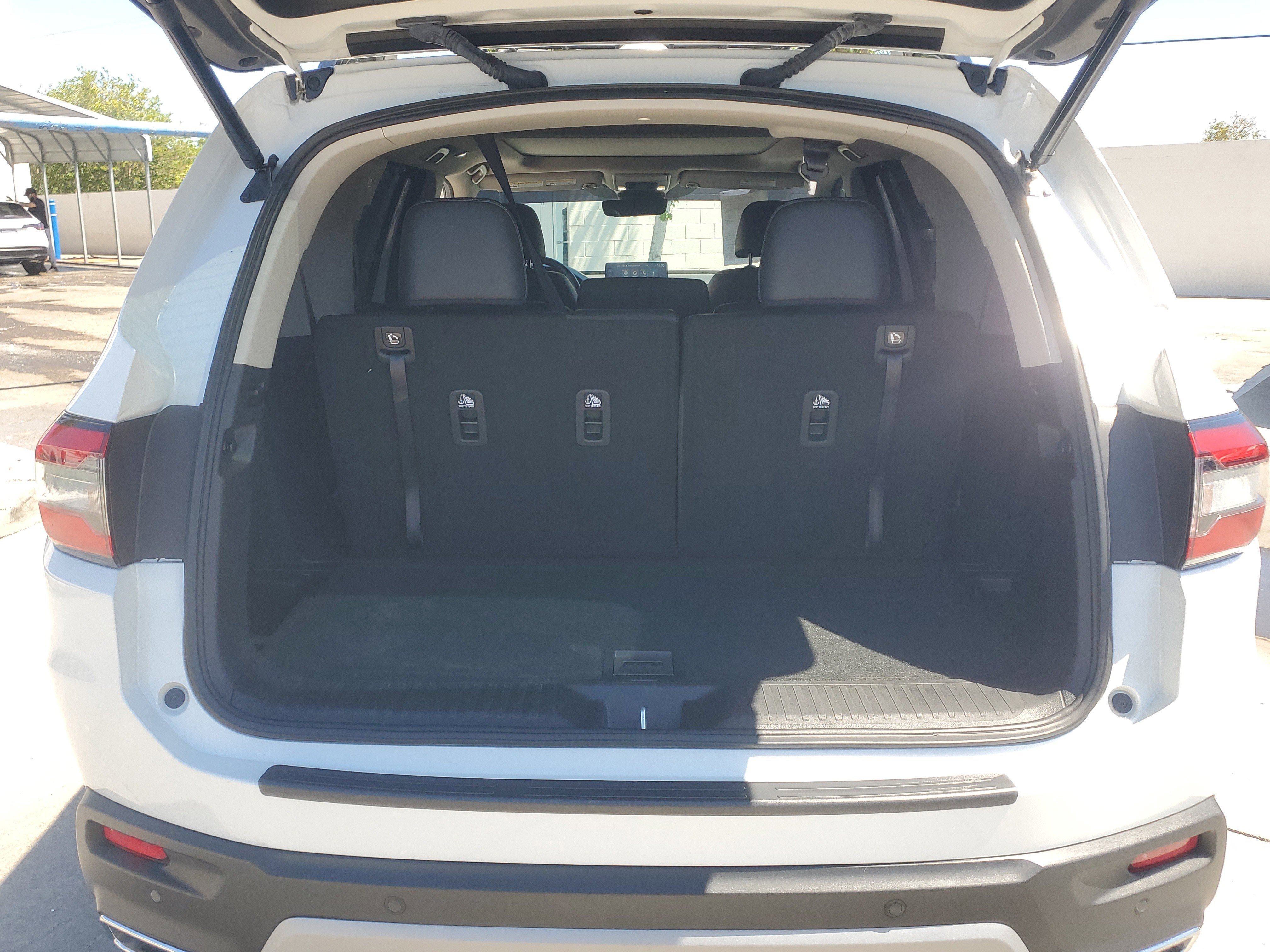Used 2025 White Honda Touring image 8