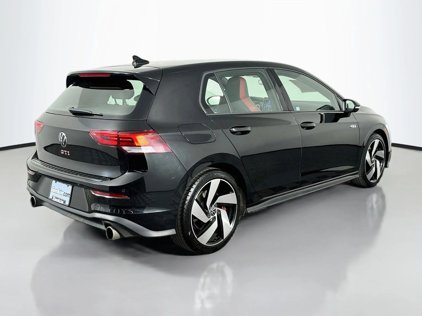 Used 2025 Mythos Black Metallic Volkswagen 2.0T S image 7
