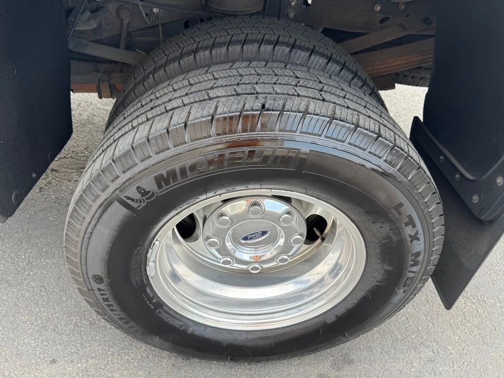 Used 2007 Gray Ford  image 25