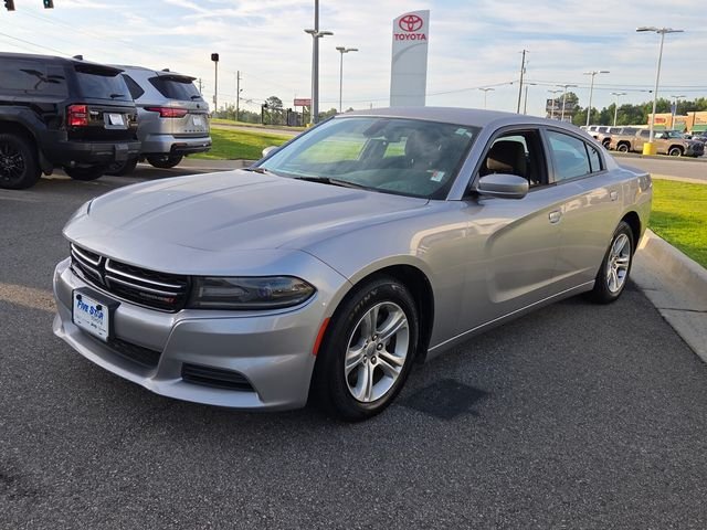 Used 2015 Silver Dodge SE image 3