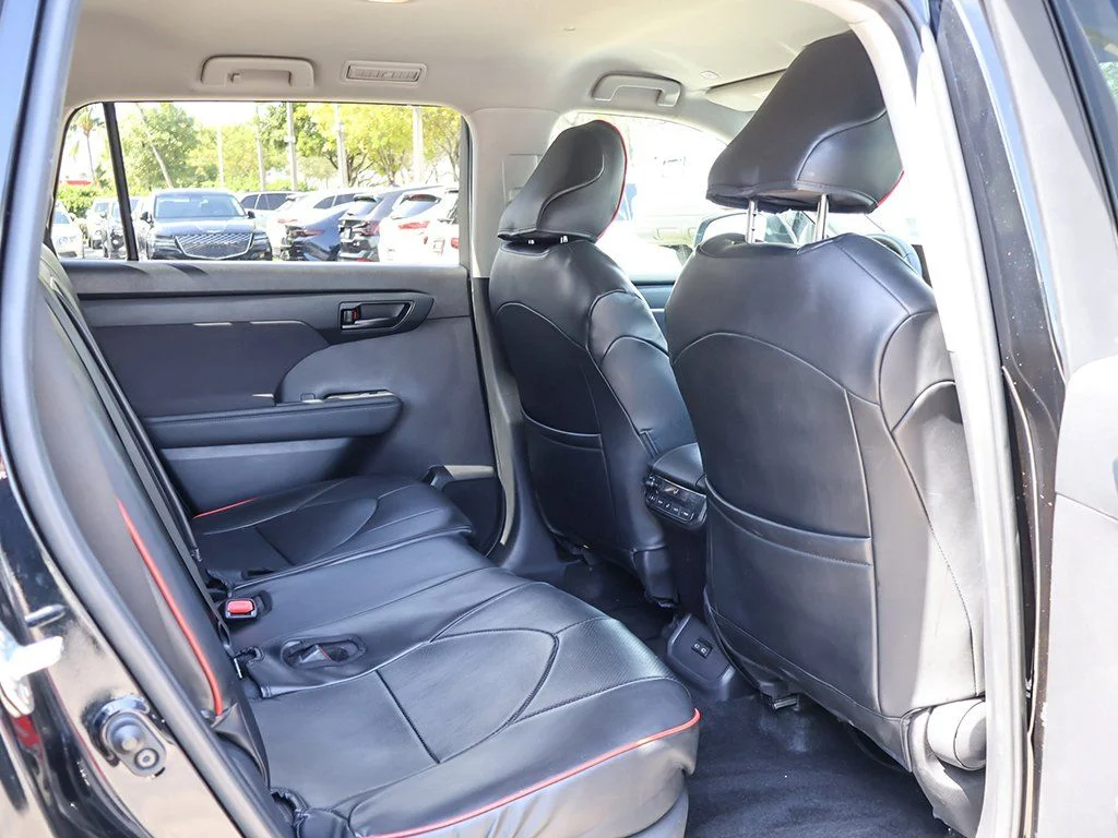 2024 Toyota Highlander LE - Photo 35