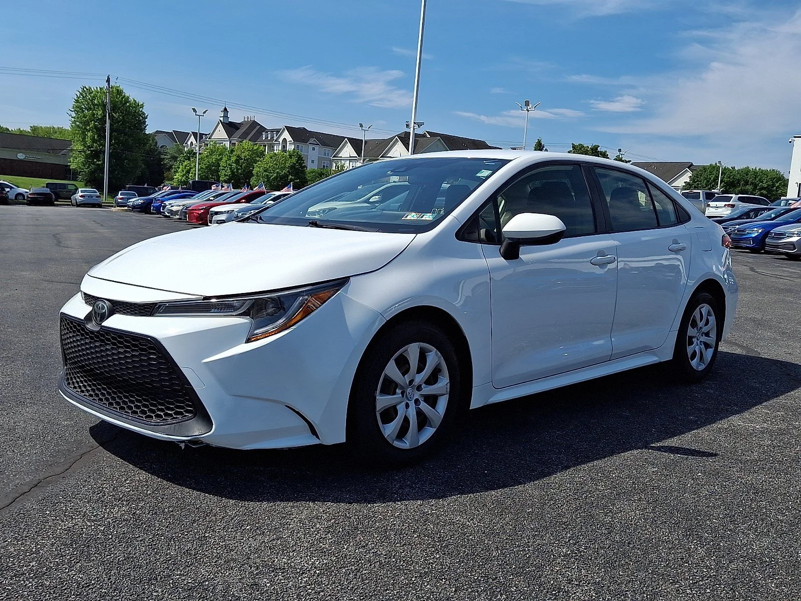 Used 2020 Super White Toyota LE image 3