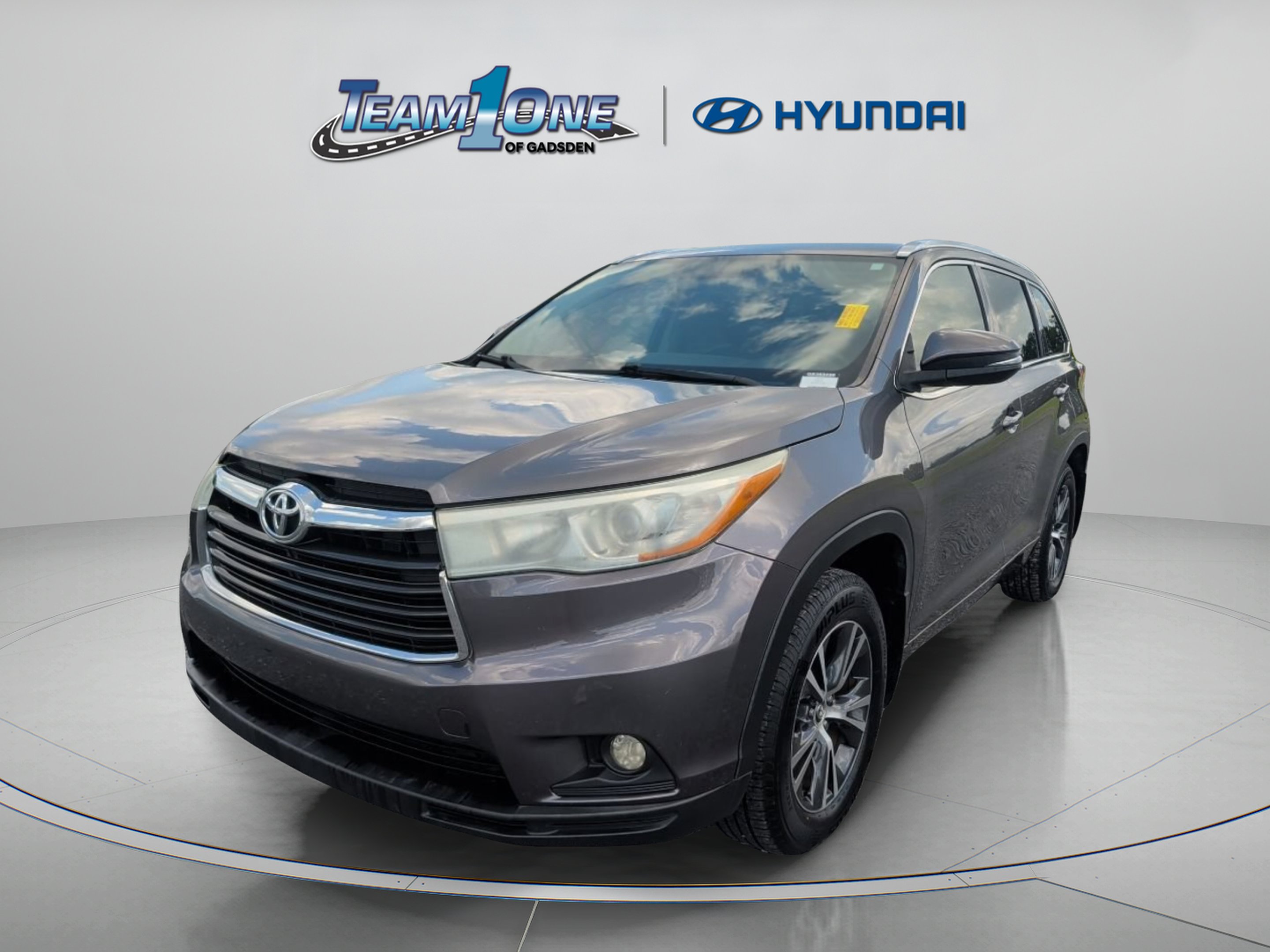 Used 2016 Predawn Gray Mica Toyota XLE image 4