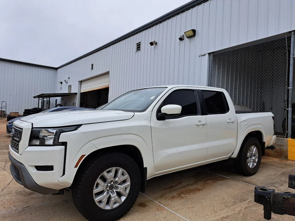 2023 Nissan Frontier SV Crew Cab 4X4 SWB's photo