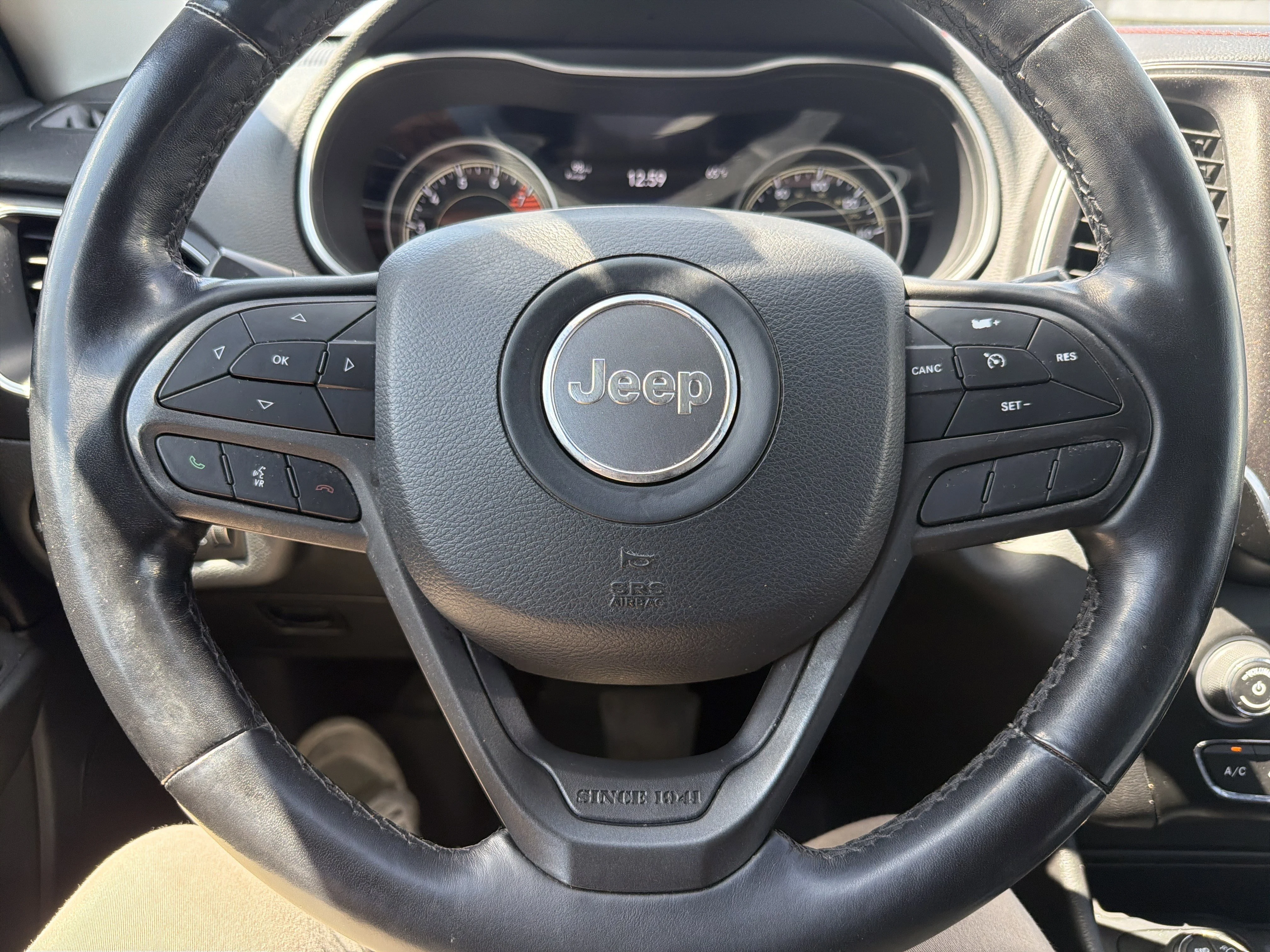Used 2020 Light Brownstone Pearlcoat Jeep Trailhawk image 24