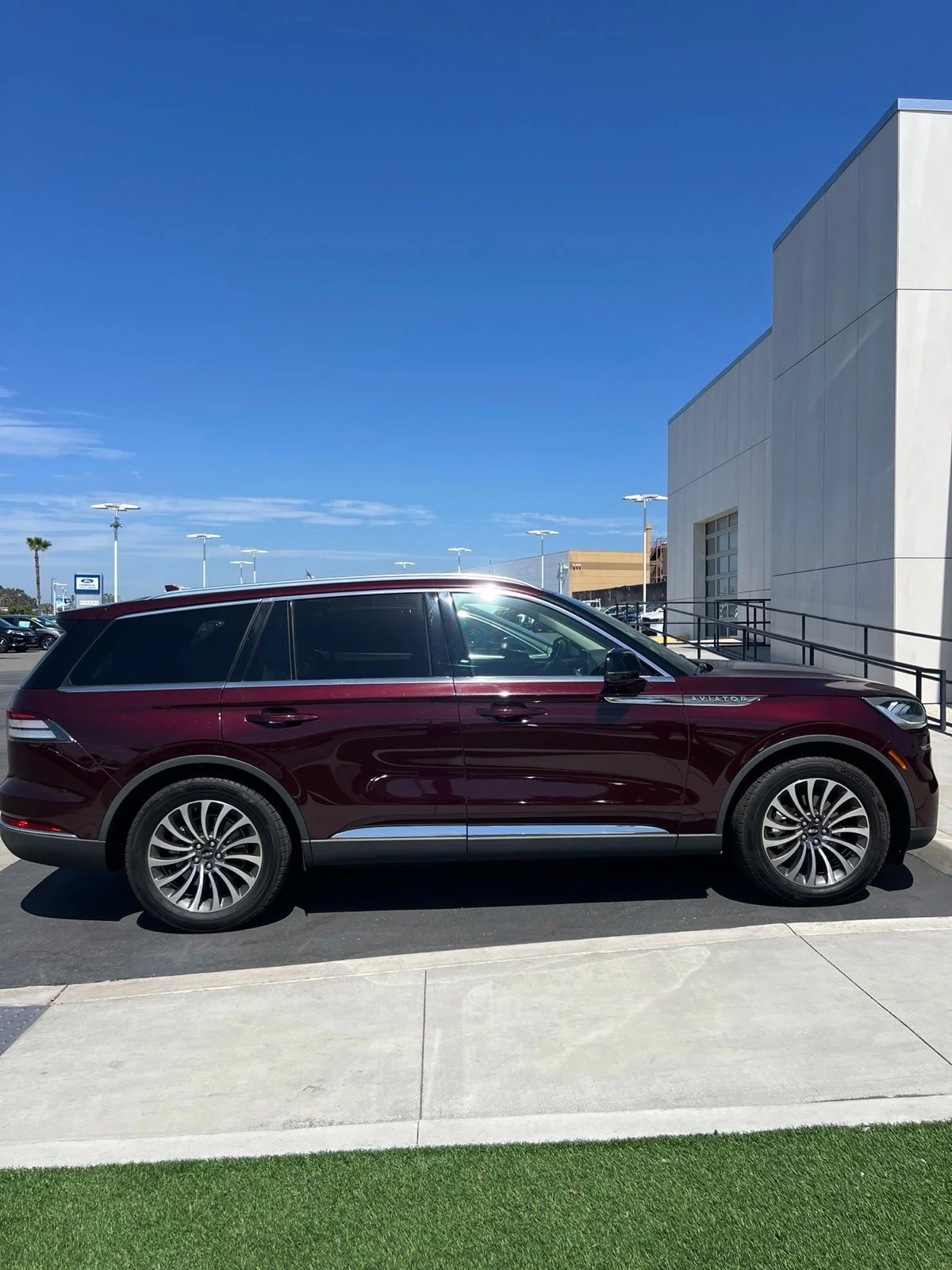 Used 2020 Red Lincoln Reserve image 4