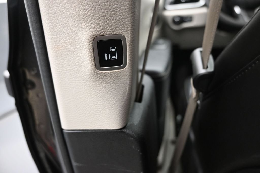 Used 2023 Gray Chrysler Touring L image 17