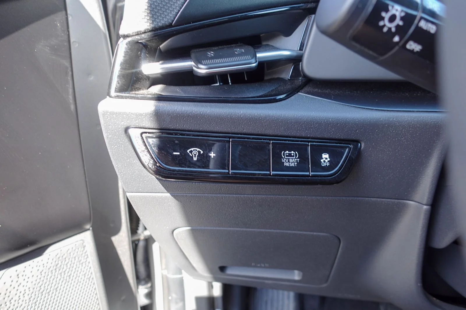 Used 2025 Steel Gray Kia LX image 16