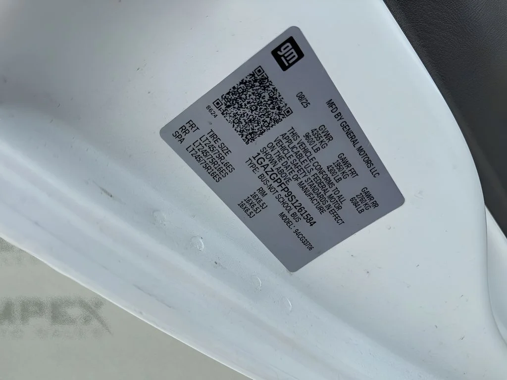 Used 2025 White Chevrolet LT image 26