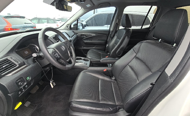 Used 2023 White Honda RTL image 5
