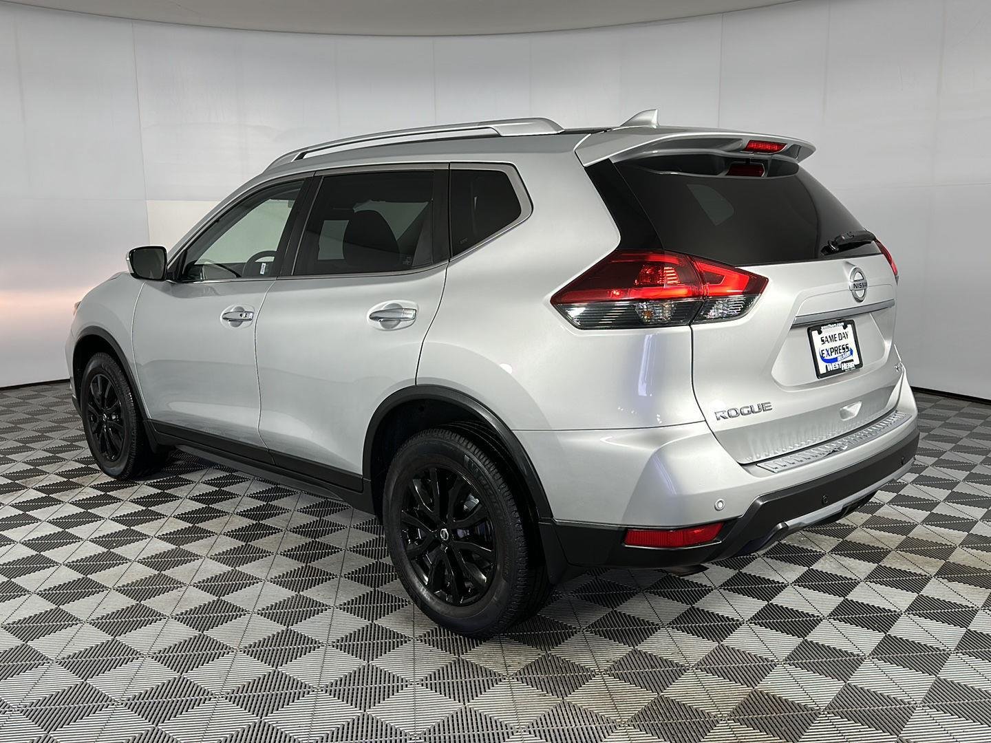 Used 2020 Brilliant Silver Metallic Nissan SV image 5