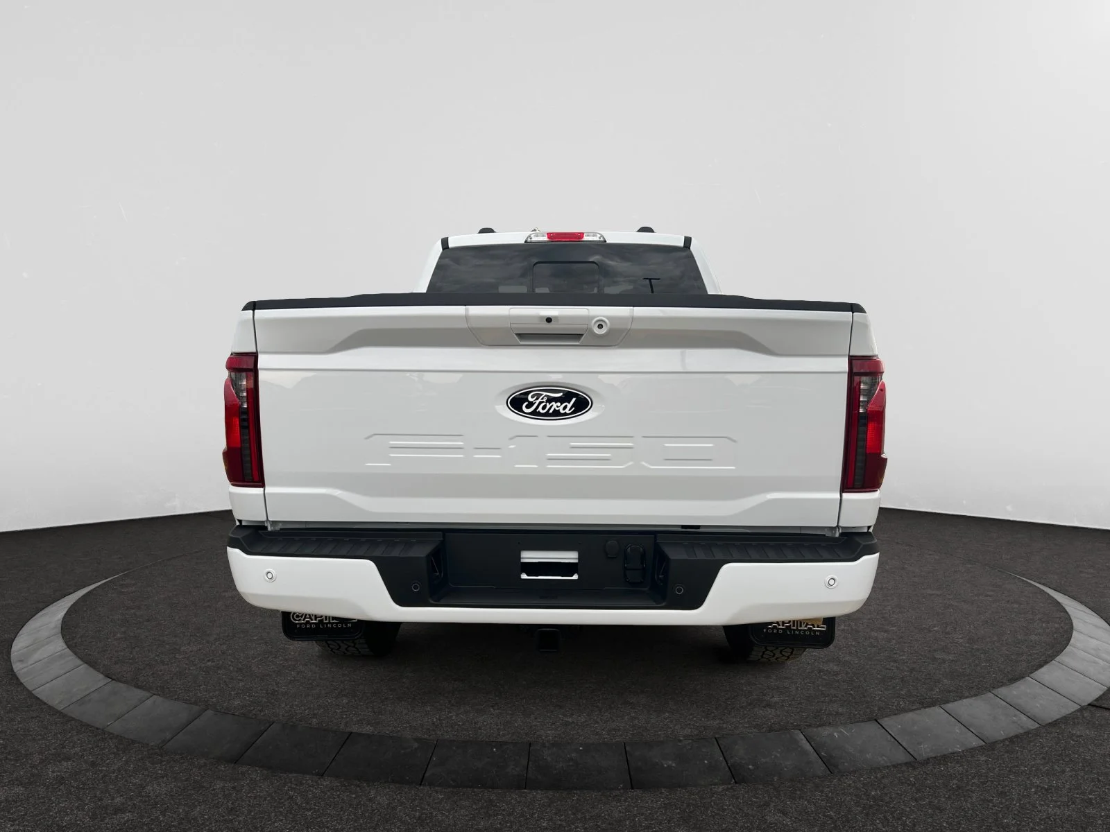 New 2026 Oxford White Ford XLT image 4