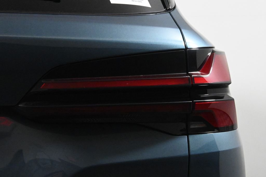 Used 2026 Blue BMW xDrive40i image 13