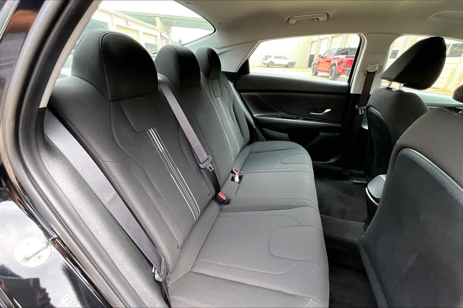 Used 2023 Phantom Black Hyundai SEL image 19