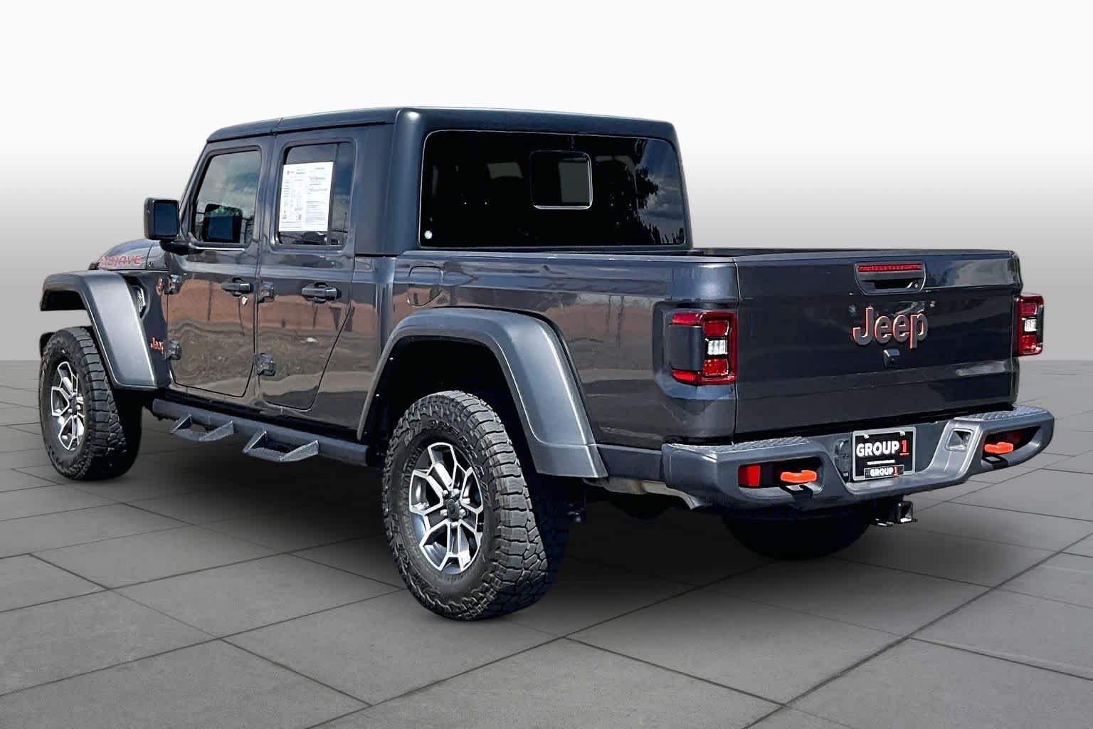 Used 2025 Granite Crystal Metallic Clearcoat Jeep Mojave image 11
