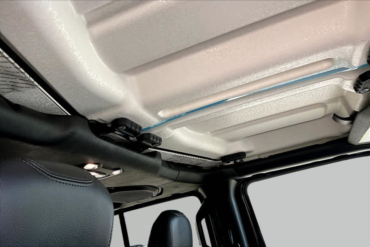Used 2022 Black Clearcoat Jeep Unlimited Rubicon image 13
