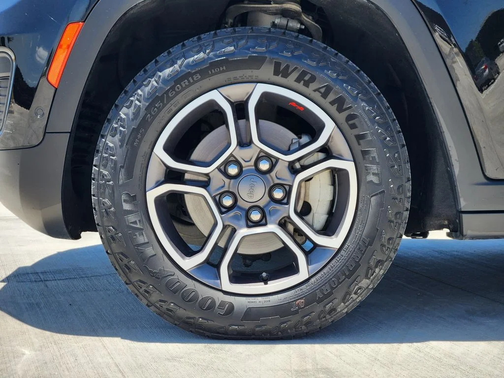 Used 2022 Black Jeep Trailhawk image 9