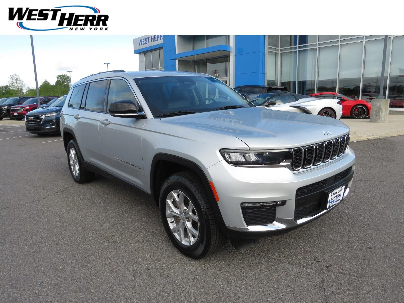 Used 2023 Silver Zynith Jeep Limited image 1
