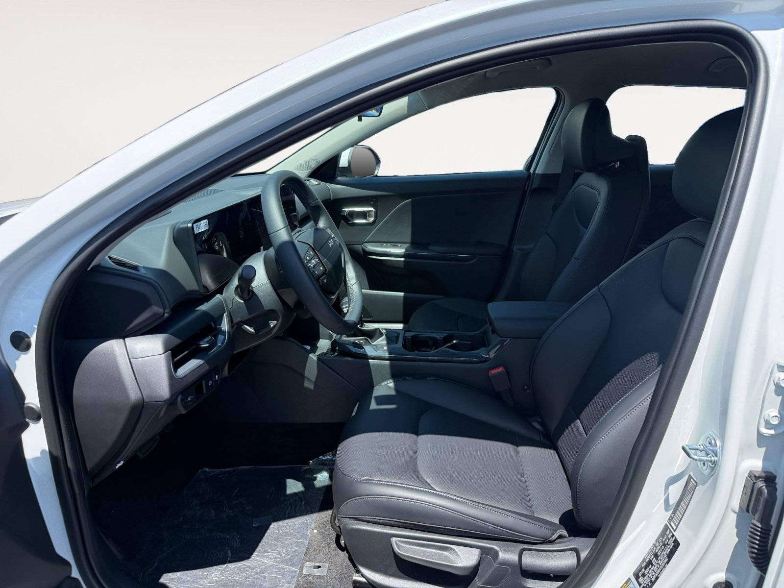 New 2026 Snow White Pearl Kia EX image 10